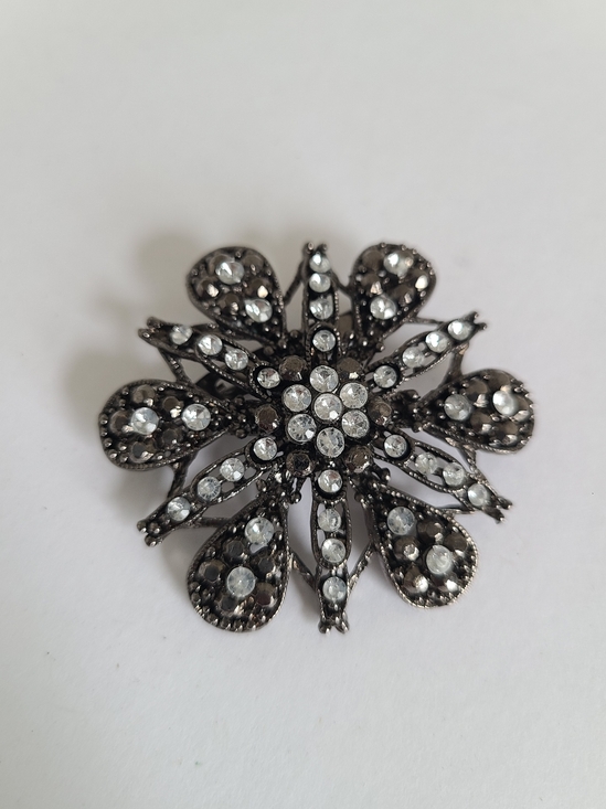 Vintage Jewelry - Vintage Dark Metal Rhinestone Flower Floral Brooch Pin